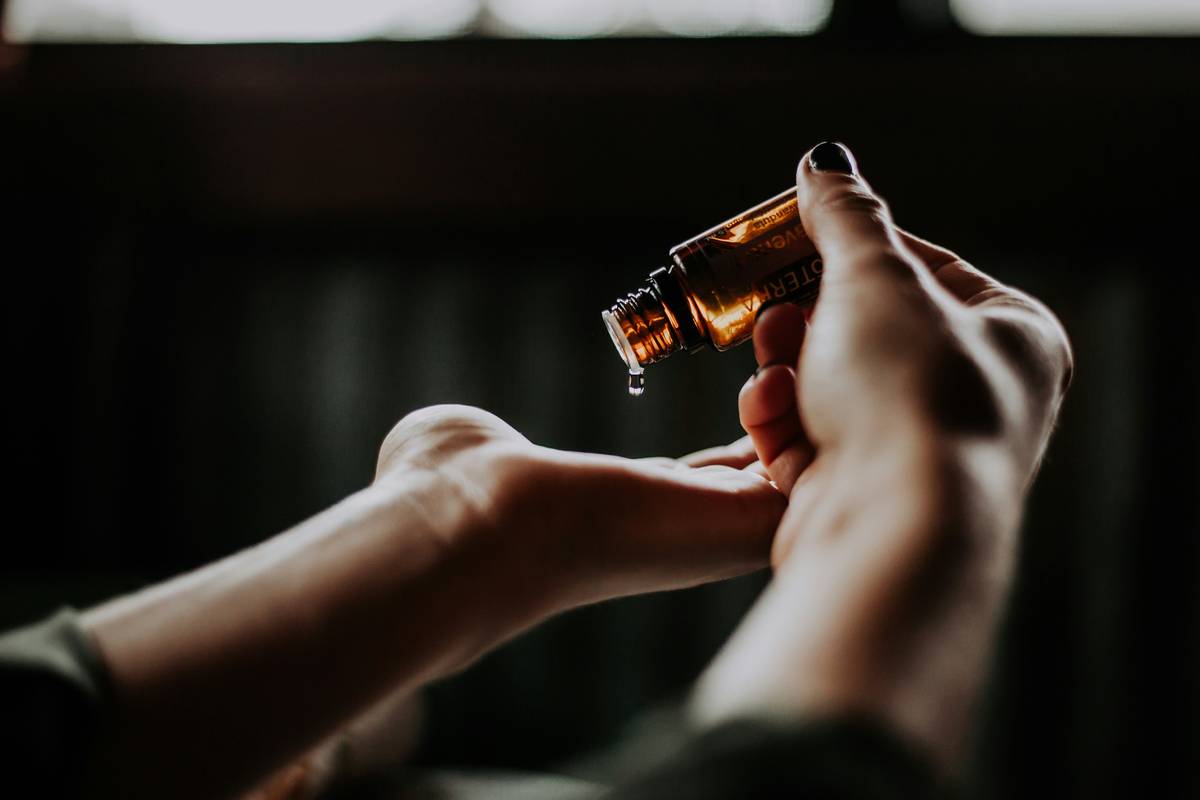 Aromatherapy Oil Skin Care Benefit Oily: Why Your Greasy Skin Might Actually Need More Oil